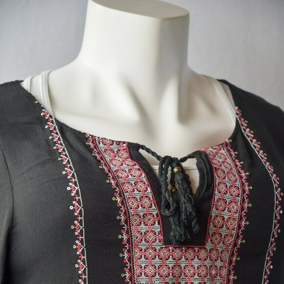 Maurices Sequin Blouse Black and Red Size M - Picture 2 of 6